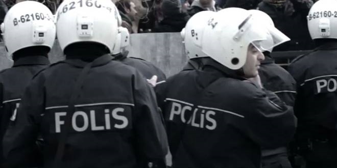 Eski hakim'in odasını basan 5 polise dava açıldı