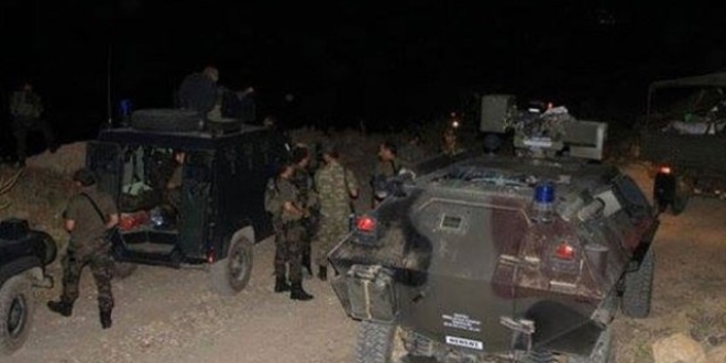 Diyarbakır'da 3 asker şehit , 22 asker yaralı