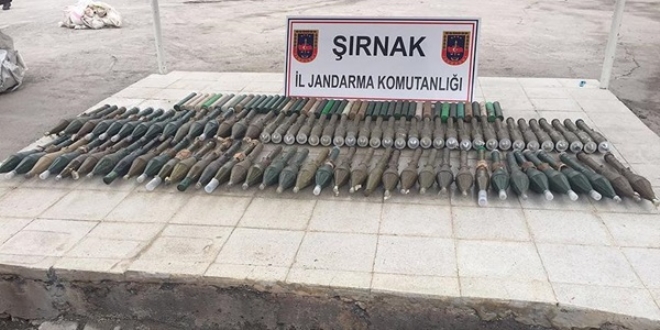 Şırnak'ta çok sayıda roketatar mermisi ve sevk fişeği bulundu