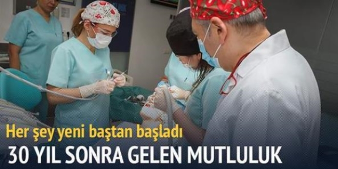 30 yıl sonra aynaya bakıp gülümsüyor