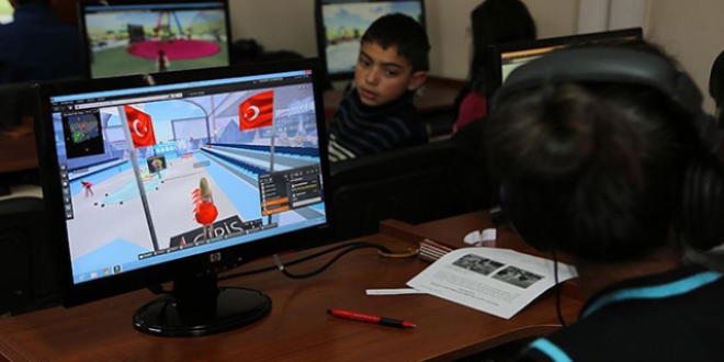 'İnternetle tanışma yaşı ikiye indi'
