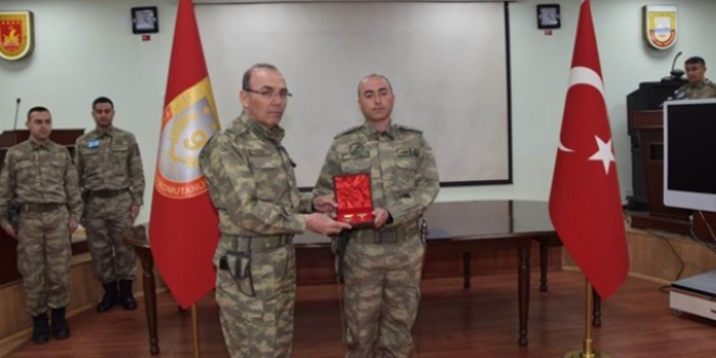 Kahraman Yüzbaşı Ömer Kabataş'a cesaret ve feragat madalyası