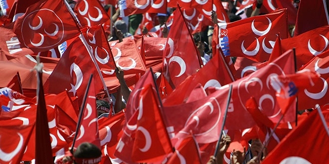 MHP, ilçe teşkilatı görevden alındı