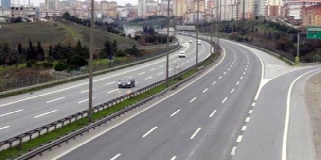 24'üncü kattan düşen işçinin arkadaşları eylem başlattı, TEM'i kapattı