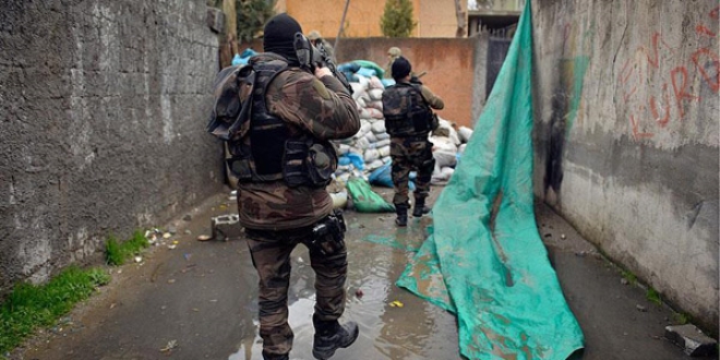Şırnak'ta açılan ateş sonucu 1 polis şehit oldu