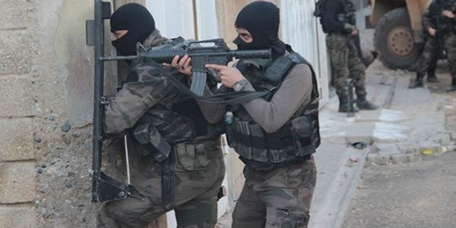 Teröristler tuzaklarına Kur'an-ı Kerim'i de alet etti