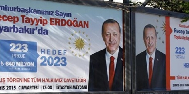 Erdoğan'ın posterini yırtan çocuğa beraat