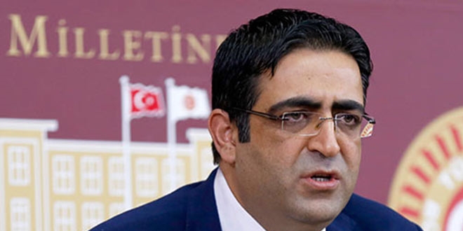 HDP'li iki vekilin eşi AA'dan atıldı
