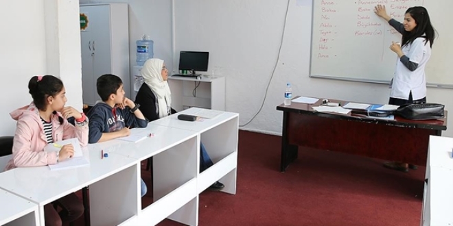 Sığınmacı kadın ve çocukların 'gönüllü' melekleri