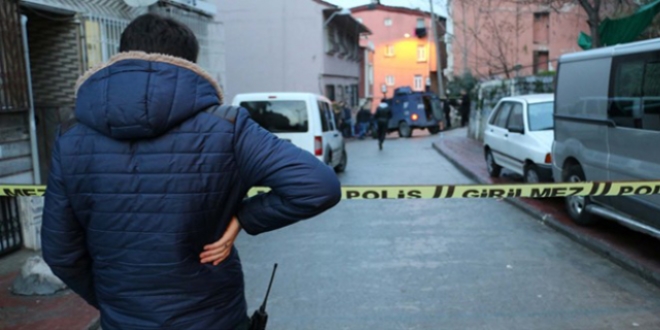 Hakkari'de kaaklar polise saldrd!