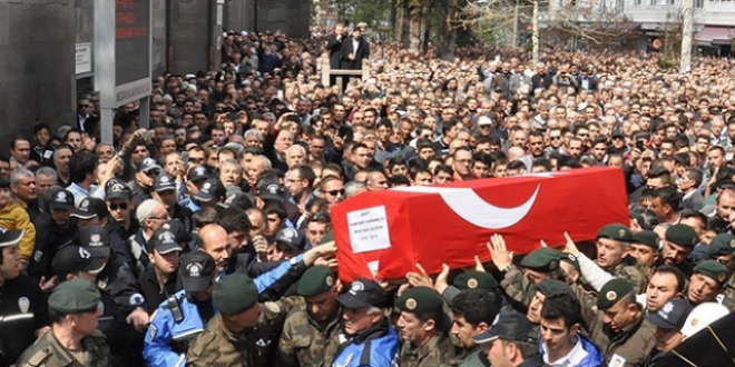 Şehit komiser yardımcısı Sezgin'in cenazesi, toprağa verildi