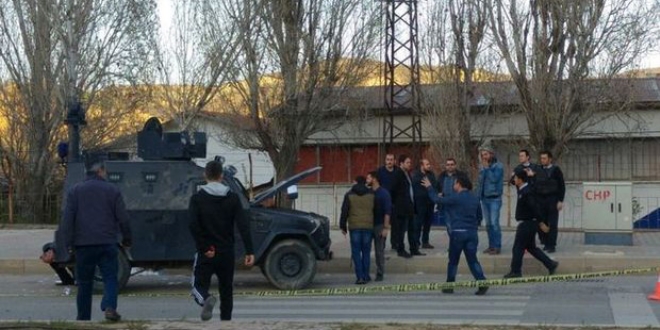 Tunceli'de zrhl ara devrildi: 2 polis yaral