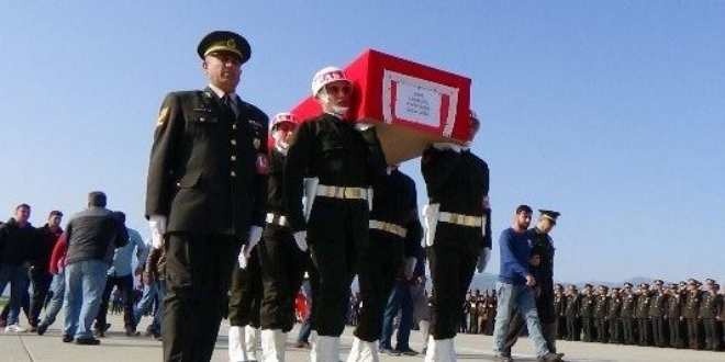 Şehit Uzman Çavuş Özdil'in cenazesi, toprağa verildi