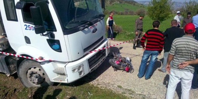 Manisa'da trafik kazası: 2 ölü, 1 yaralı