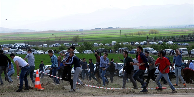 HDP'li grup, Maraş'ta çadır kent kurulmaması için eylem yaptı