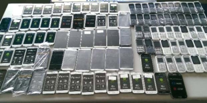Artvin'de 25 bin kaçak 'cep telefonu' ele geçirildi