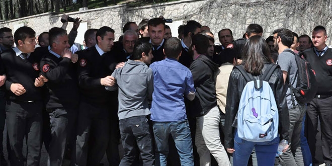 14 üniversiteli kampüse alınmadı, arbede çıktı