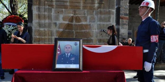Binbaşı Turgay Çelik, Kayseri'de toprağa verildi