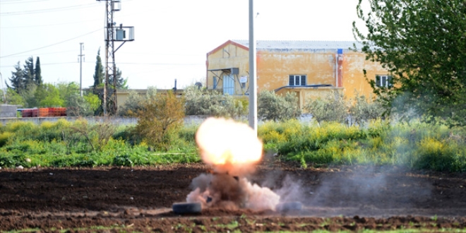 Kilis'e düşen roket mermisi parçaları imha edildi