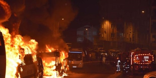 Kağıthane'de 5 araç kundaklandı