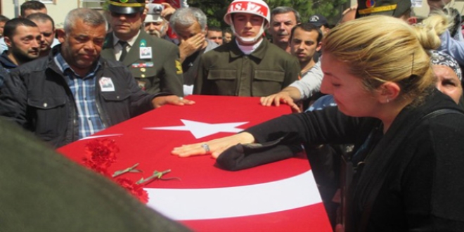 Edremit'te şehit uzman çavuş gözyaşlarıyla uğurlandı