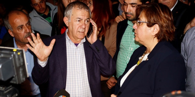 Bayraklı Belediye Başkanı dahil 11 kişi serbest