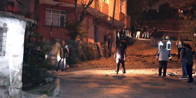 Eyüp'te metan gazı sıkışması: Rögar kapakları yerlerinden fırladı