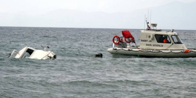 Ege Denizi'nde kaçakları taşıyan bot battı: 5 ölü