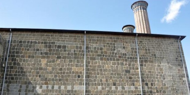 Tepki çeken restorasyana 'hava'lı savunma