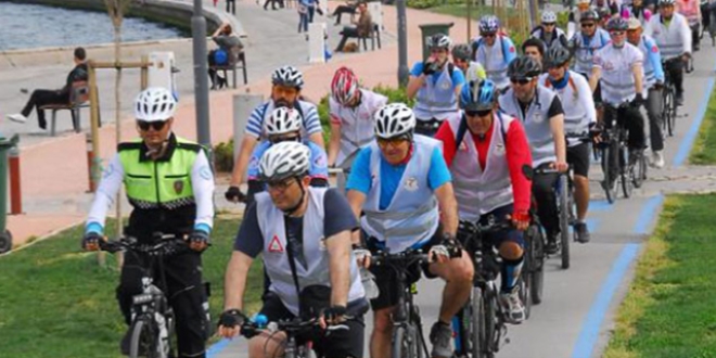Doktorlar sağlıklı yaşam için pedal çevirdi