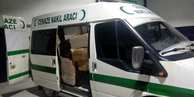 Cenaze nakil aracında kaçak sigara yakalandı