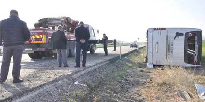 Afyon'da yolcu otobüsü devrildi: 3 ölü, 40 yaralı