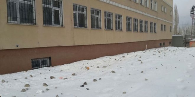 Van'da okula terör saldırısı