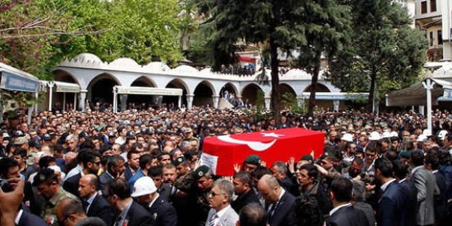 Nusaybin şehidi Yılmaz'ı 5 bin kişi son yolculuğuna uğurladı