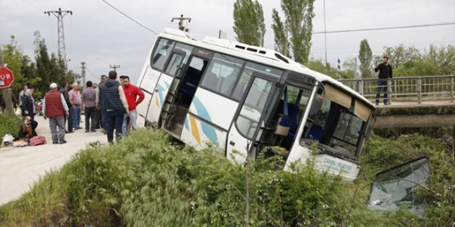 Bursa'da midibüs devrildi: 11 yaralı