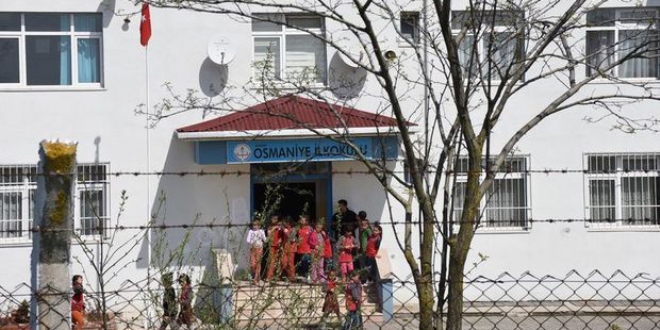 İlkokul öğrencisi, okulun 3.katından aşağı düştü