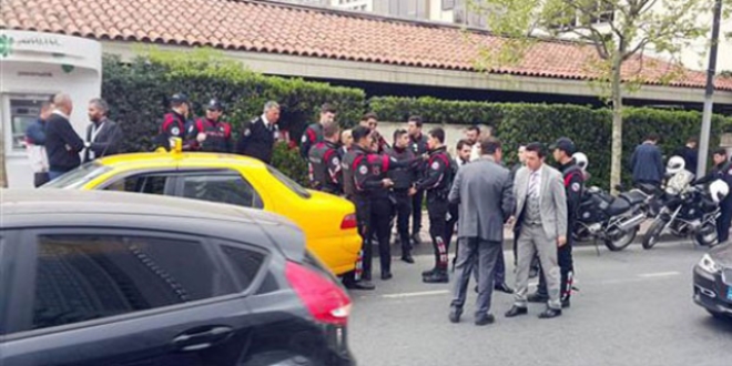 Yunus ekibi taksinin açık kapısına çarptı: 2 yaralı