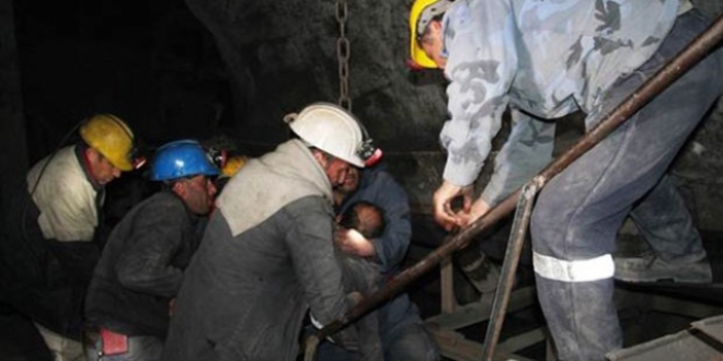 Açlık grevindeki 34 işçi fenalaştı