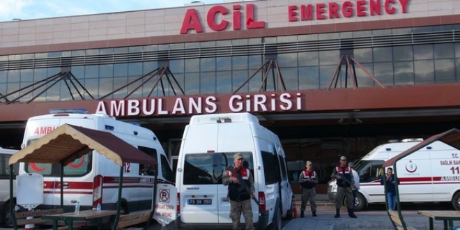 Suriye sınırında görevli bir asker ağır yaralandı