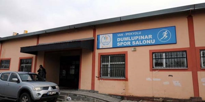 PKK'lı teröristler spor salonunu yaktı