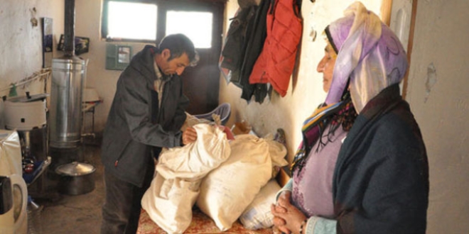 Tunceli'de toplu mezar iddiasıyla çıkarılan kemikler ailelere teslim edildi