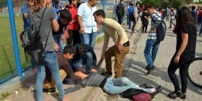 Lisede bıçaklı kavga can aldı