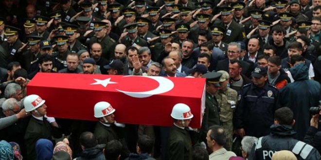 Şehit Astsubay Gençleşen'in cenazesi toprağa verildi