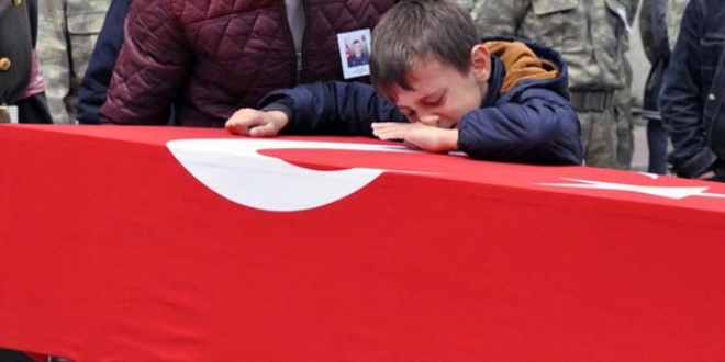 Erzincan'da ölü olarak bulunan Astsubay toprağa verildi