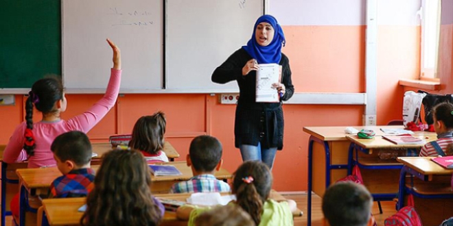 Suriyeli öğrenciler kendi dillerinde eğitim görüyor