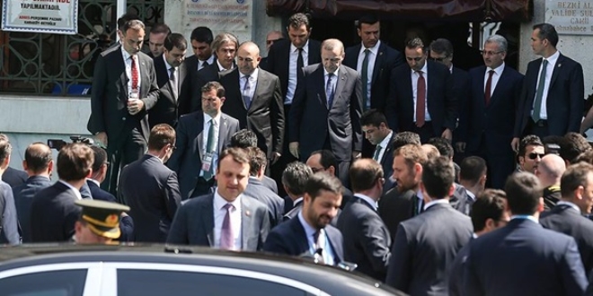 Erdoğan cuma namazını Bezmialem Valide Sultan Camisinde kıldı