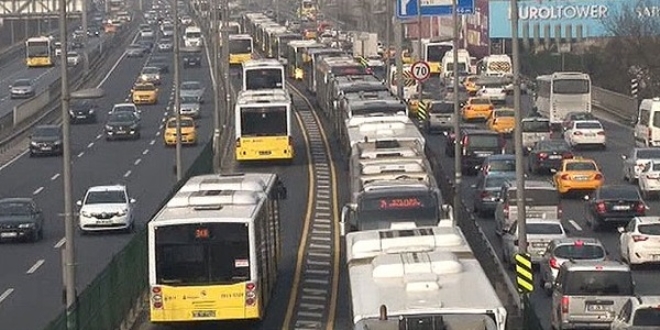 Metrobüs duraklarında 'bomba' önlemi