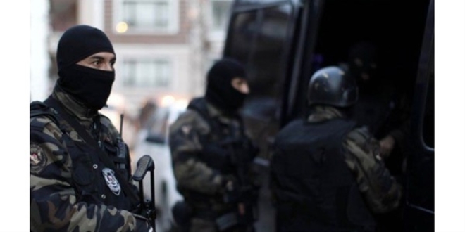 FETÖ/PDY operasyonunda 2 muvazzaf askere gözaltı
