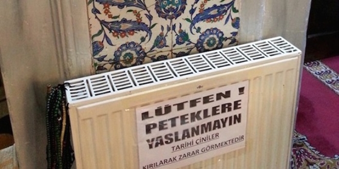Mimar Sinan'da 400 yıllık çinilerin önünde radyatör