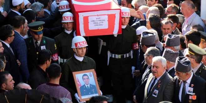 Şehit Uzman Çavuş Çetin'in cenazesi toprağa verildi
